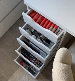 Jumanah® Collections "Sorted" - Large - Set A - Make Up Organizer Ladeverdeler Transparant Acryl- Ikea Alex 5 Ladeblok 11 Jumanah® Collections "Sorted" - Large - Set A - Make Up Organizer Ladeverdeler Transparant Acryl- Ikea Alex 5 Ladeblok -Cosmetica Winkel 1115x1200 8