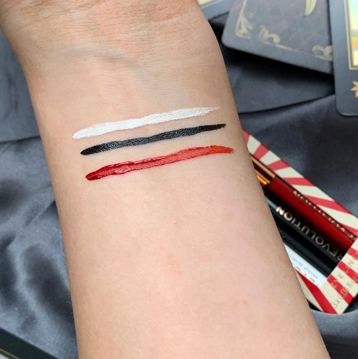 Makeup Revolution - Halloween Terror Transformation Liquid Liner Set - Eyeliner 4 Makeup Revolution - Halloween Terror Transformation Liquid Liner Set - Eyeliner - Afbeelding 4