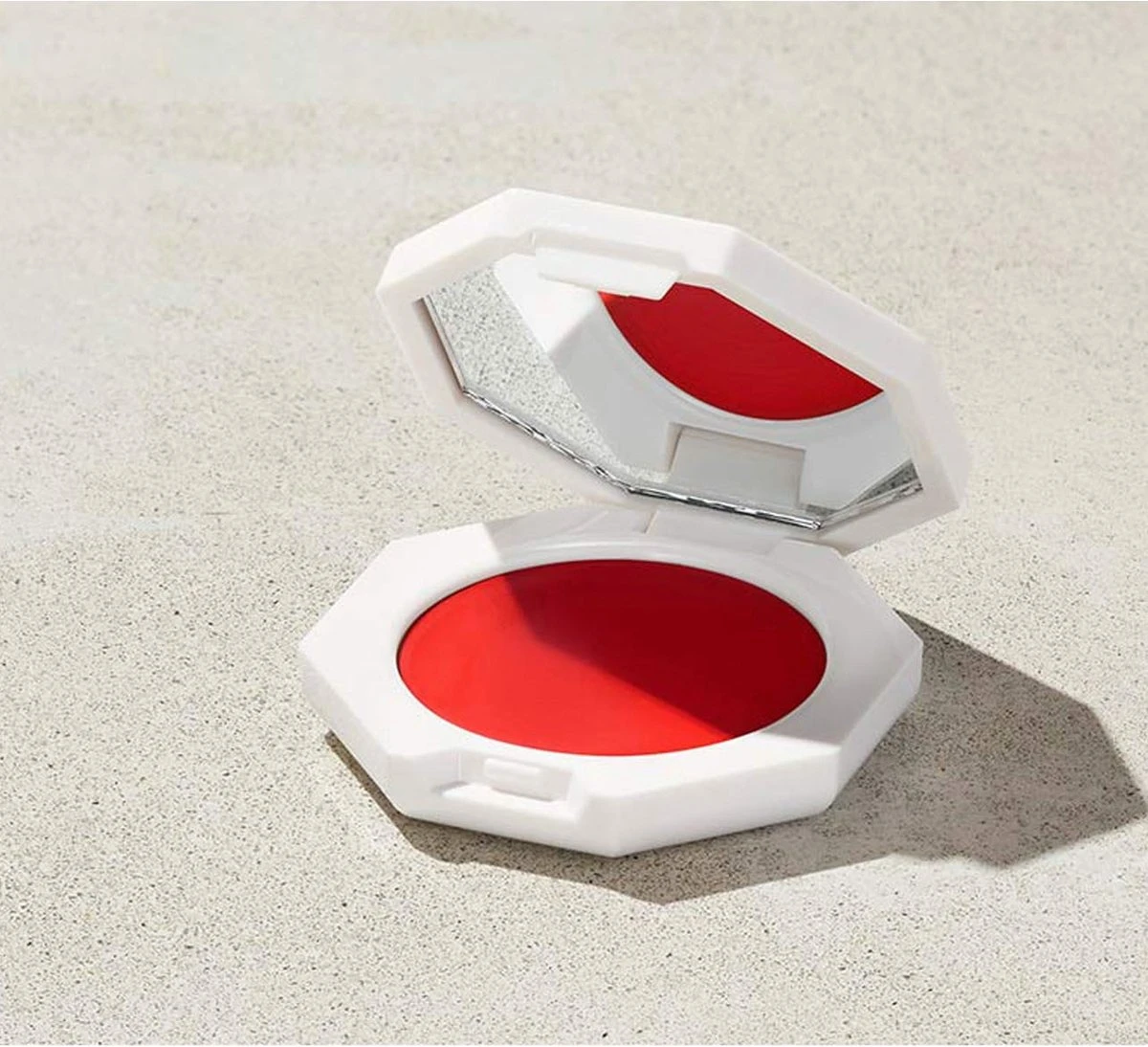 Fenty Beauty Cheeks Out Freestyle Cream Blush - Rood - Daiquiri Dip Soft Coral Red 1 Fenty Beauty Cheeks Out Freestyle Cream Blush - Rood - Daiquiri Dip Soft Coral Red