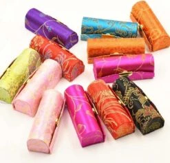 Merkloos Lippenstift Houder - Lippenstiftdoosje - Lipstick Houder - Met Spiegel - Random Kleur - Bonte Kleur 11 Merkloos Lippenstift Houder - Lippenstiftdoosje - Lipstick Houder - Met Spiegel - Random Kleur - Bonte Kleur -Cosmetica Winkel 1200x1152 15