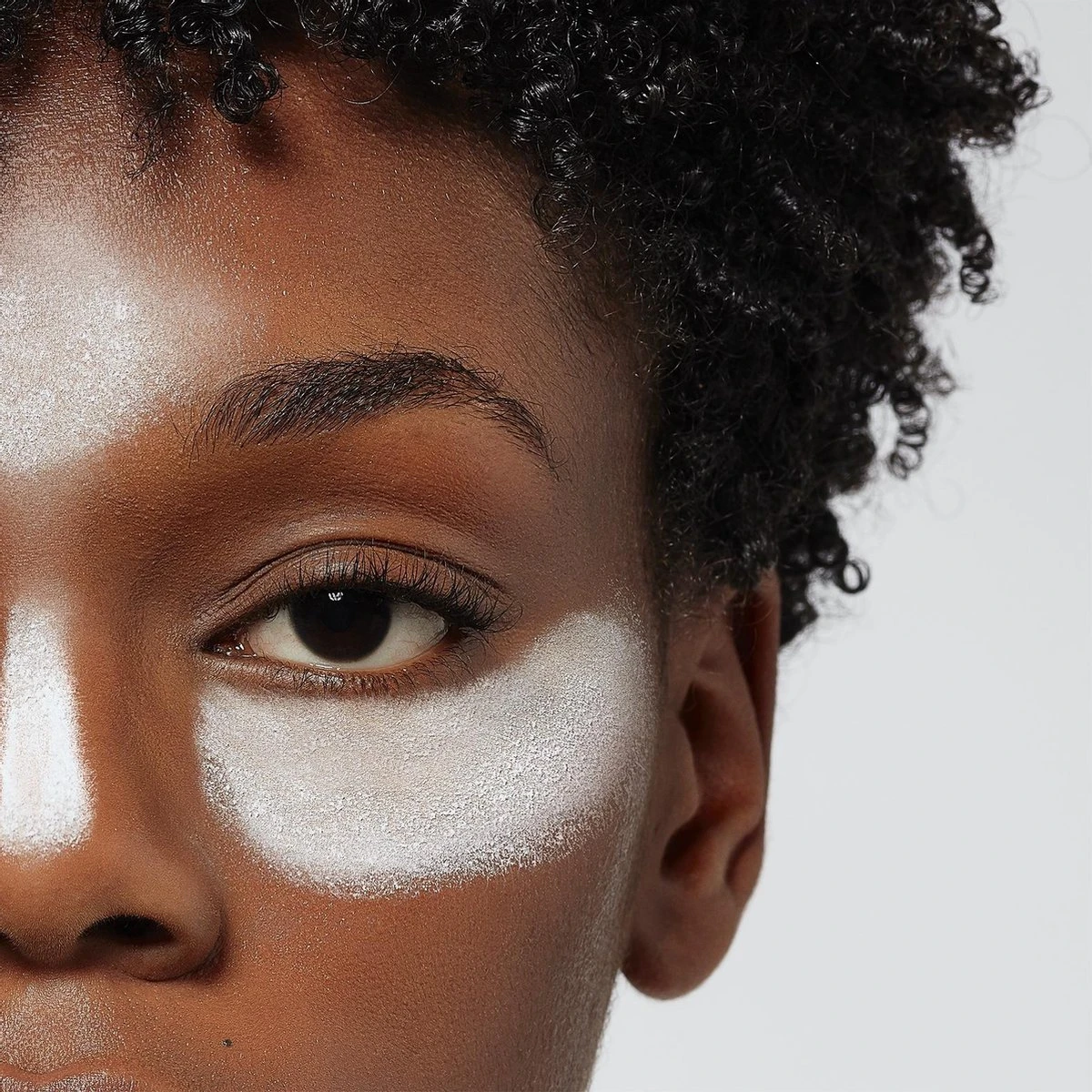 L’Oréal Paris Infaillible Magic Loose Powder - Transparant 5 L’Oréal Paris Infaillible Magic Loose Powder - Transparant - Afbeelding 5