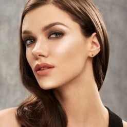 Maybelline Master Studio Strobing Highlighter Stick - 100 Light -Cosmetica Winkel 1200x1200 1451