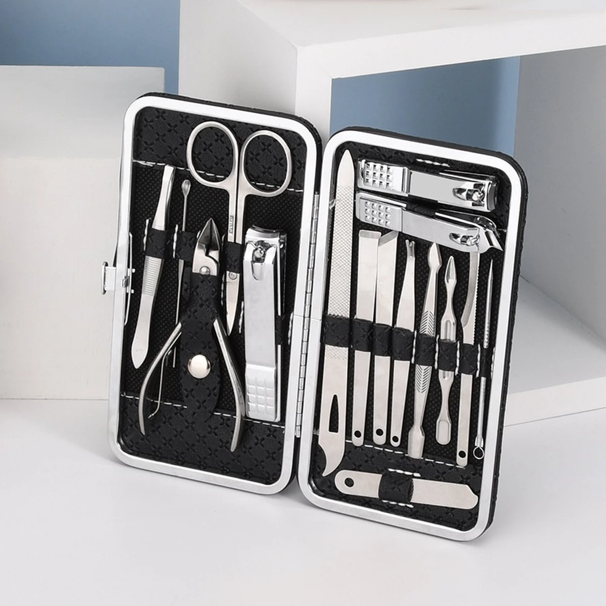 Medies - Luxe Manicureset 16 Delig Met Lederen Luxe Etui | Pedicure Set | Manicure Etui | Manicure Sets | Pedicure Sets | Nagelverzorging | Nagelknippers | Comedonlepels | Nagelvijl | Nagelriemknipper | Teennageltang | Nagelschaar | RVS 2 Medies - Luxe Manicureset 16 Delig Met Lederen Luxe Etui | Pedicure Set | Manicure Etui | Manicure Sets | Pedicure Sets | Nagelverzorging | Nagelknippers | Comedonlepels | Nagelvijl | Nagelriemknipper | Teennageltang | Nagelschaar | RVS - Afbeelding 2