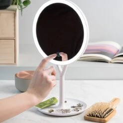 Navaris Make-up Spiegel Met Verlichting - Inclusief Kleinere Handspiegel Met 5x Vergroting - LED-verlichting Met Dim-functie - Wit -Cosmetica Winkel 1200x1200 2774