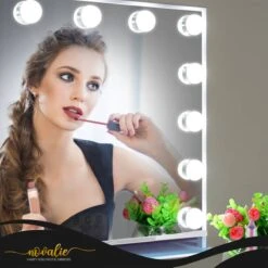 Novalie Hollywood Spiegel Met Verlichting - 65 Cm X 50 Cm - Make Up Spiegel Met Led Lampen – Visagie – Dimbaar / 3 Lichtstanden – Voor Hem / Haar Cadeau – 10x Vergroting – Met Tru-Daylight Verlichting – Wit -Cosmetica Winkel 1200x1200 2836