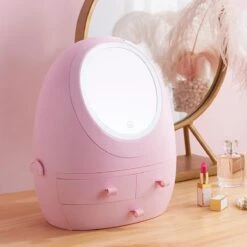 Make Up Organizer Met Make Up Spiegel En Led Verlichting | Usb Opladen Make-Up Tool Organizer Cosmetische Opbergdoos Draagbare Lade Led Spiegel Make-Up Tool Kits Opbergrek Maquillage | Make Up Spiegel Met Verlichting | Make Up Organizer Lades - Roze 11 Make Up Organizer Met Make Up Spiegel En Led Verlichting | Usb Opladen Make-Up Tool Organizer Cosmetische Opbergdoos Draagbare Lade Led Spiegel Make-Up Tool Kits Opbergrek Maquillage | Make Up Spiegel Met Verlichting | Make Up Organizer Lades - Roze -Cosmetica Winkel 1200x1200 2926