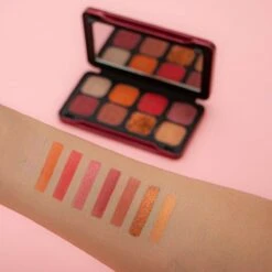 Makeup Revolution - Forever Flawless Dynamic Eyeshadow Palette - Eye Shadow Palette 8 G Dynasty -Cosmetica Winkel 1200x1200 836