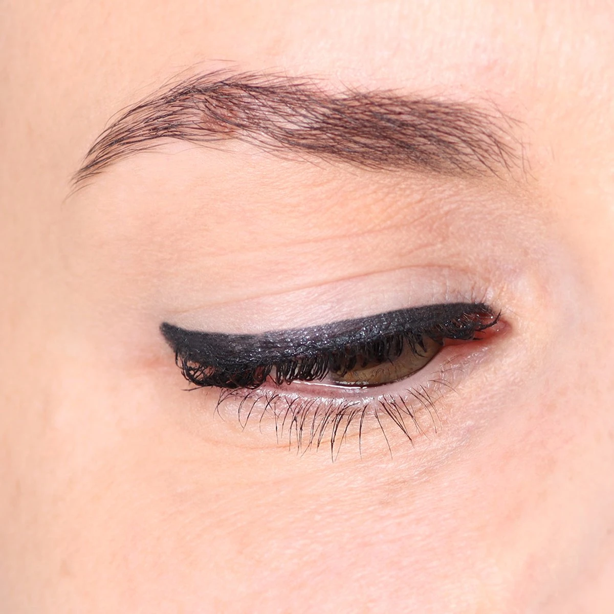 Blèzi® Automatic Eye Pencil 10 Shiny Black - Oogpotlood Zwart Waterproof - Zwart Met Shine 2 Blèzi® Automatic Eye Pencil 10 Shiny Black - Oogpotlood Zwart Waterproof - Zwart Met Shine - Afbeelding 2