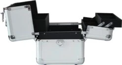 Veronica NAIL-PRODUCTS - Aluminium Koffer - Zilver - 3 Vaks - Draagriem En Afsluitbaar - Beautycase Voor Nagel, Pedicure, Manicure, Visagie, Make-up, Kapper Spullen. 7 Veronica NAIL-PRODUCTS - Aluminium Koffer - Zilver - 3 Vaks - Draagriem En Afsluitbaar - Beautycase Voor Nagel, Pedicure, Manicure, Visagie, Make-up, Kapper Spullen. -Cosmetica Winkel 1200x647 6