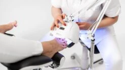 SUNfeet UV Lamp Op Statief - Lamp Voor Gelnagels 80W - LED Lamp Nagels - Gellak Lamp - Nageldroger - Wit 6 SUNfeet UV Lamp Op Statief - Lamp Voor Gelnagels 80W - LED Lamp Nagels - Gellak Lamp - Nageldroger - Wit -Cosmetica Winkel 1200x674 6