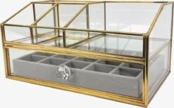 Make Up Organizer Stella | Goud| Cosmetica Organizer|sieraden Organizer | Make Up Organizer | Beautybox | Vitrine Boxje | Glazen Box |Makeup Organizer |Beauty Organizer | Makeupbox |Organizer | Storage Box |Make-uporganizer| Opbergdoos | Sieradendoos 13 Make Up Organizer Stella | Goud| Cosmetica Organizer|sieraden Organizer | Make Up Organizer | Beautybox | Vitrine Boxje | Glazen Box |Makeup Organizer |Beauty Organizer | Makeupbox |Organizer | Storage Box |Make-uporganizer| Opbergdoos | Sieradendoos -Cosmetica Winkel 1200x746 3