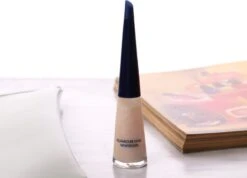 Herome Glamour Nail Whitener - Natural Nail Whitener Met Een Romige Parelmoerglans - Camoufleert Doffe Of Verkleurde Nagels - 10ml. 15 Herome Glamour Nail Whitener - Natural Nail Whitener Met Een Romige Parelmoerglans - Camoufleert Doffe Of Verkleurde Nagels - 10ml. -Cosmetica Winkel 1200x867 3