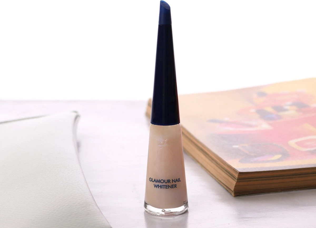 Herome Glamour Nail Whitener - Natural Nail Whitener Met Een Romige Parelmoerglans - Camoufleert Doffe Of Verkleurde Nagels - 10ml. 6 Herome Glamour Nail Whitener - Natural Nail Whitener Met Een Romige Parelmoerglans - Camoufleert Doffe Of Verkleurde Nagels - 10ml. - Afbeelding 6