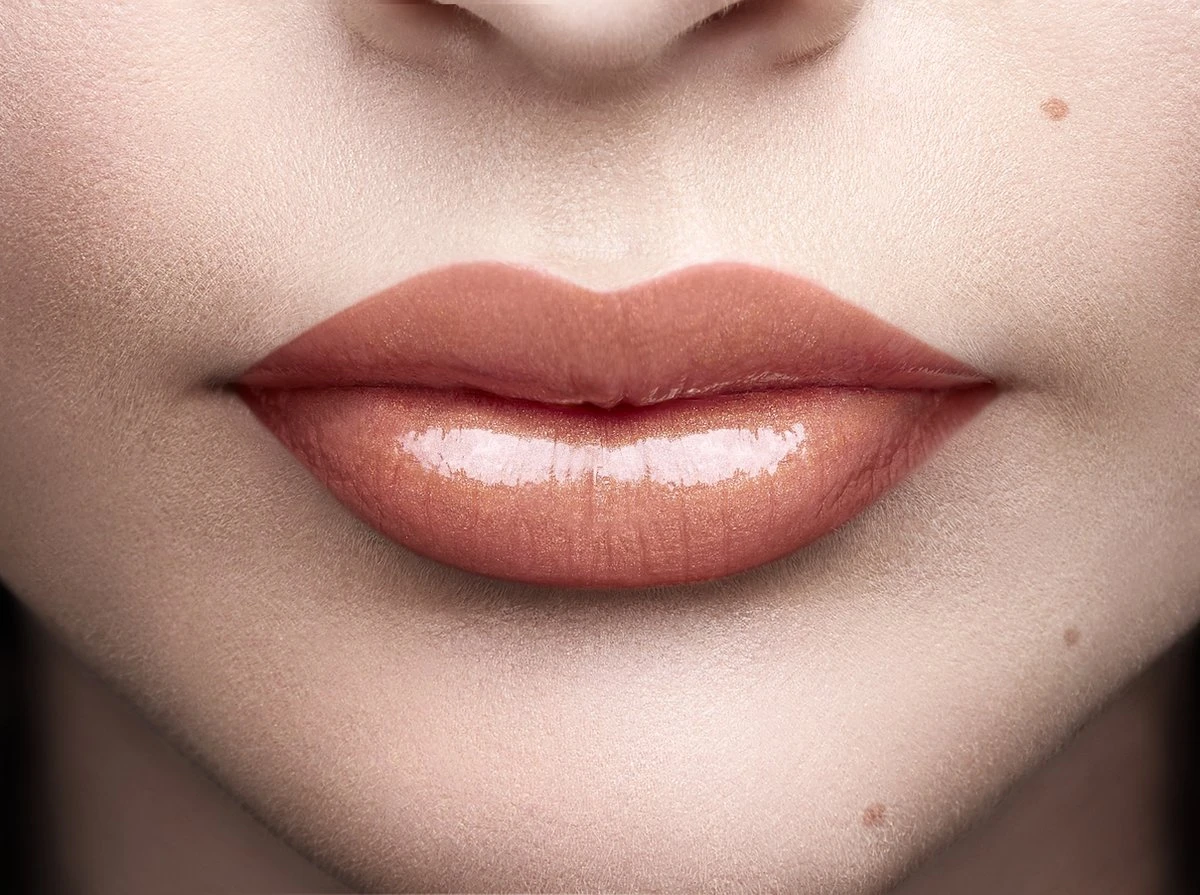 L'Oréal Paris Color Riche Shine Lippenstift - 656 Beige In The City 4 L'Oréal Paris Color Riche Shine Lippenstift - 656 Beige In The City - Afbeelding 4