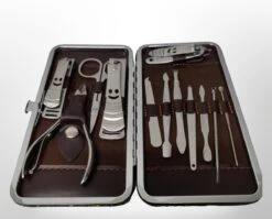 Merkloos Manicure & Pedicure Set - Uitgebreide 12-Delige RVS Nagel Gezicht Verzorging Set - Reisset Met Nagelknippers - Nageletui Manicureset Pedicureset Nagel Verzorging Nagelriem Trimmer Bokkenpoot & Nagelschaar - Met Lederen Etui 7 Merkloos Manicure & Pedicure Set - Uitgebreide 12-Delige RVS Nagel Gezicht Verzorging Set - Reisset Met Nagelknippers - Nageletui Manicureset Pedicureset Nagel Verzorging Nagelriem Trimmer Bokkenpoot & Nagelschaar - Met Lederen Etui -Cosmetica Winkel 1200x965 4