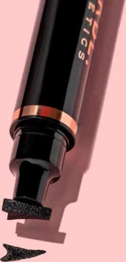 MARBL. Cosmetics - Easy Wing - Eyeliner Stempel - 8mm - Waterproof - Vlekproof - Vegan - Dierproefvrij 15 MARBL. Cosmetics - Easy Wing - Eyeliner Stempel - 8mm - Waterproof - Vlekproof - Vegan - Dierproefvrij -Cosmetica Winkel 577x1200 2