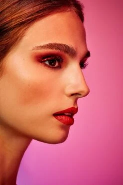 L’Oréal Paris Paris Electric Nights Superliner Matte Signature Eyeliner - Limited Edition – 11 Red Signature – Rood 10 L’Oréal Paris Paris Electric Nights Superliner Matte Signature Eyeliner - Limited Edition – 11 Red Signature – Rood -Cosmetica Winkel 800x1200 12