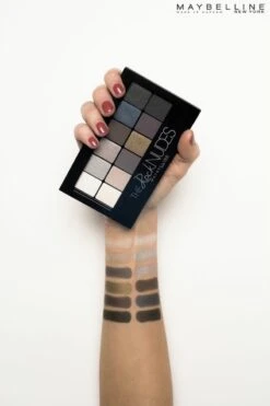 Maybelline The Rock Nudes Oogschaduwpallet- 12 Rock Nudes Blauw Tinten -Cosmetica Winkel 800x1200 17