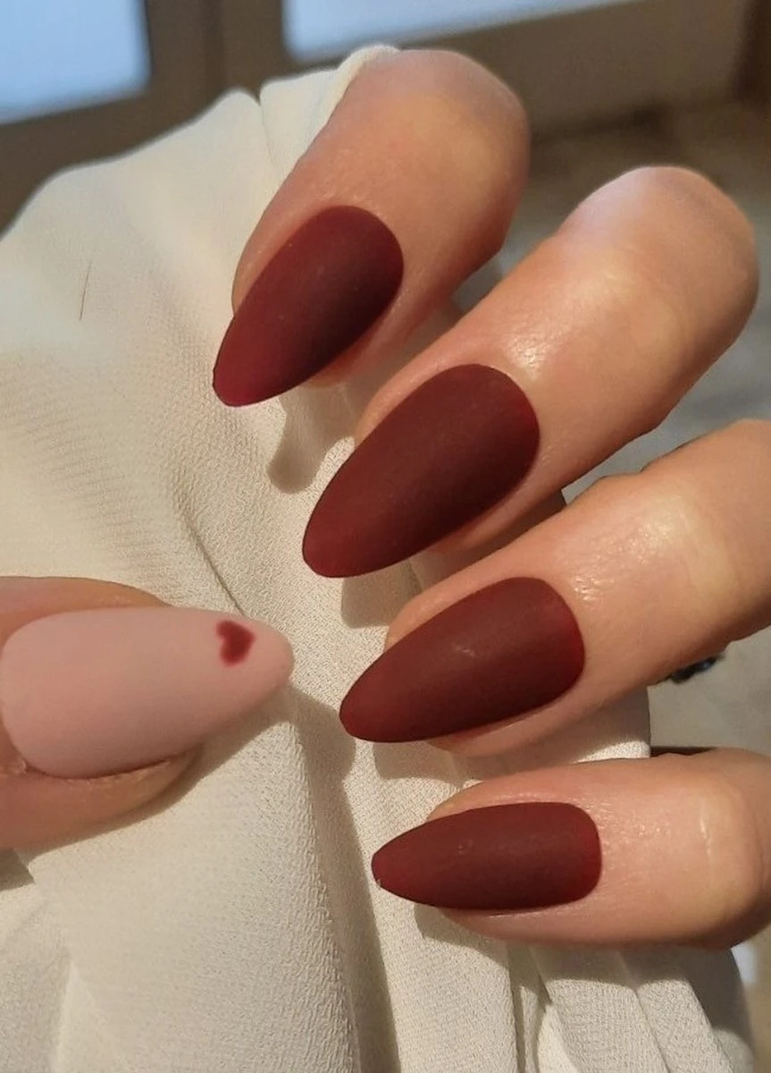 SD Press On Nails - Plaknagels - Gelnagels - 20 Stuks - Handgemaakte Nagels No. 10 Heartbeat - Hartjes - Matte Rood - Nepnagels - Kort Stiletto - Nagelstudio - Gellak - Plaknagels Met Lijm - Nail Art - Accessoires - Valentijn - Cadeau Voor Haar 1 SD Press On Nails - Plaknagels - Gelnagels - 20 Stuks - Handgemaakte Nagels No. 10 Heartbeat - Hartjes - Matte Rood - Nepnagels - Kort Stiletto - Nagelstudio - Gellak - Plaknagels Met Lijm - Nail Art - Accessoires - Valentijn - Cadeau Voor Haar