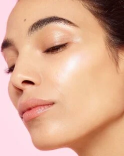 L’Oréal Paris 01 Iconoc Glow Highlighter - Poeder Highlighter - 9 Gr. -Cosmetica Winkel 957x1200 2