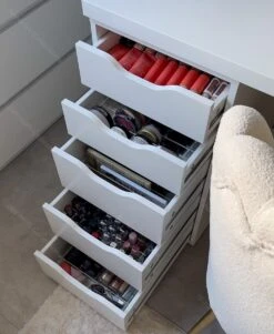 Jumanah® Collections "Sorted" Large Foundation Tray - Make Up Organizer - Ladeverdeler - Lade Organizer - Transparant - Acryl - Kunststof - Ikea Alex 5 Ladeblok -Cosmetica Winkel 984x1200 2